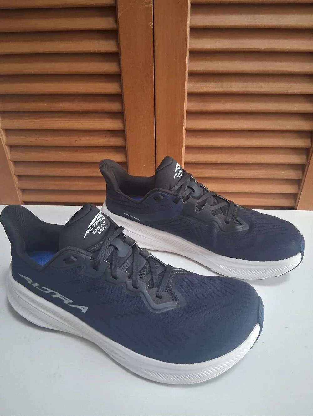Altra Experience Flow 2 Men’s Running Shoes – Size 10.5, Navy/White